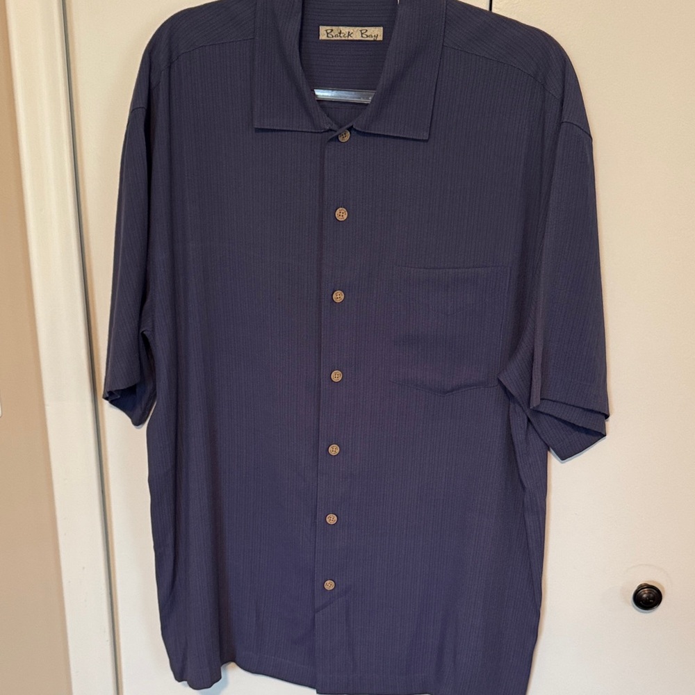 Relaxed Short-Sleeve Button-Down Shirt in Navy by Batik Bay